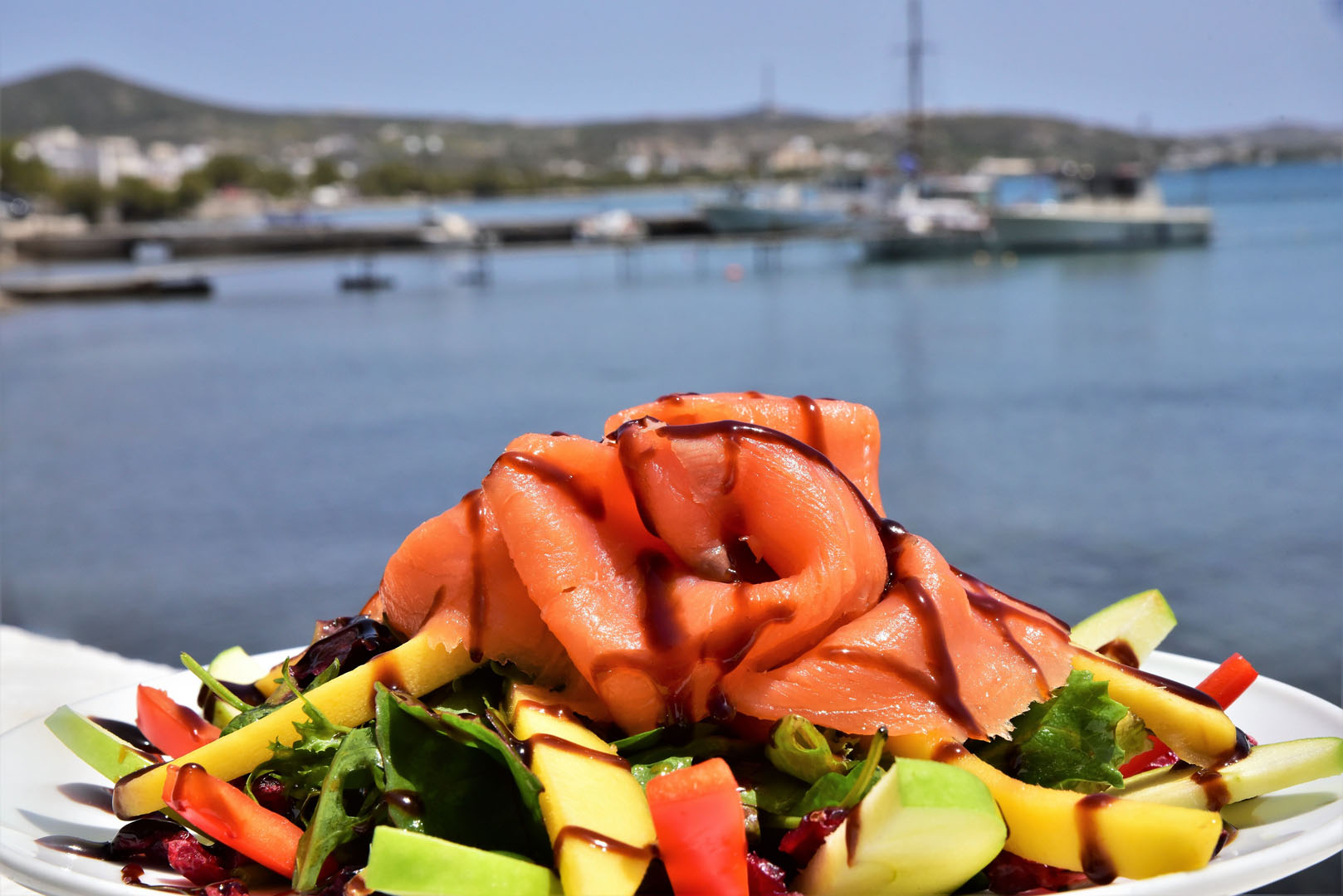 Mikros Apoplous on the Adamas waterfront